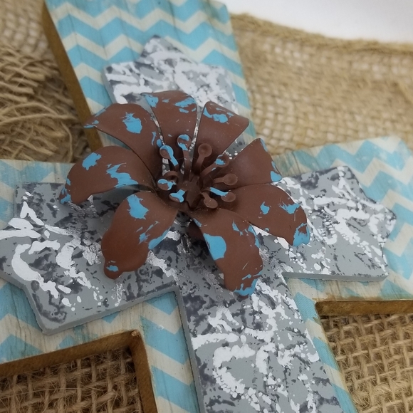 Rustic cross decor - Picture 3 of 4